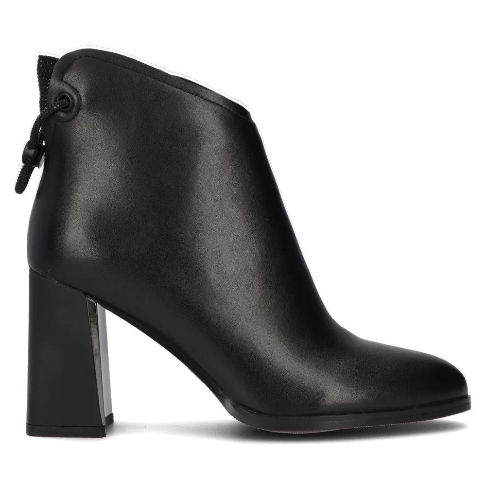 Leather ankle boots Filippo DBT6328/24 BK black