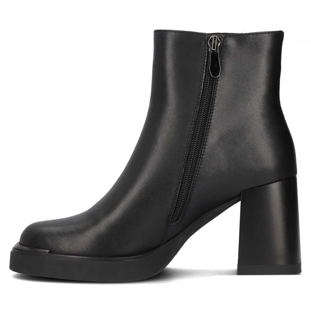 Leather ankle boots Filippo DBT6417/24 BK black