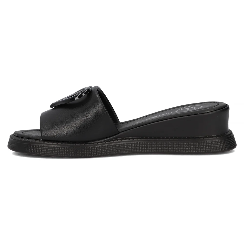 Leather flip-flops Filippo DK6068/24 BK black