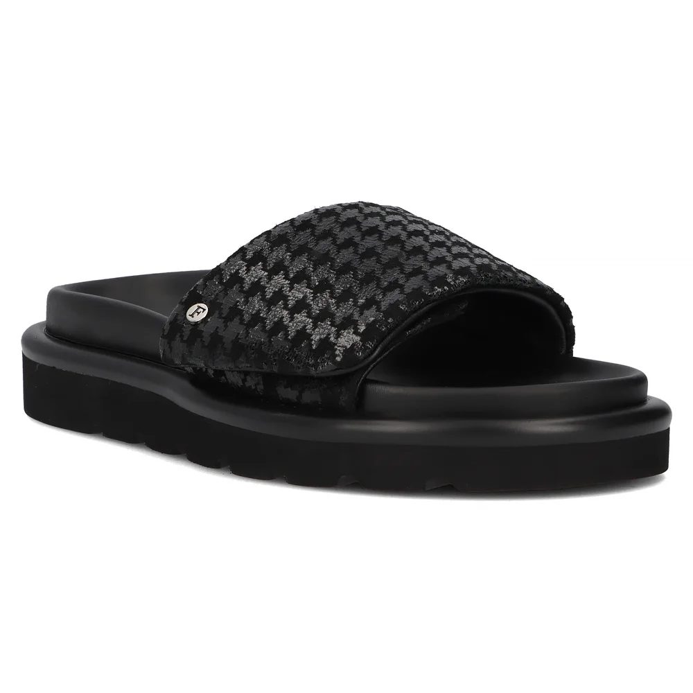 Leather flip-flops Filippo DK6150/24 BK PT black