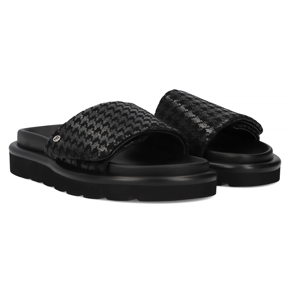 Leather flip-flops Filippo DK6150/24 BK PT black