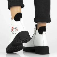 Skórzane botki na obcasie Filippo DBT7147/25 WH białe