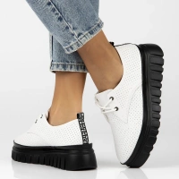 Skórzane sneakersy Filippo DP6846/25 WH BK białe