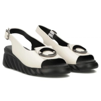 Skórzane sandały na koturnie Filippo DS7011/25 BE beżowe