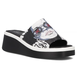 Skórzane klapki Filippo DK6820/25 WH białe