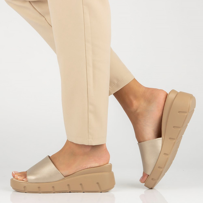 Leather flip-flops Filippo DK4454/23 GO gold
