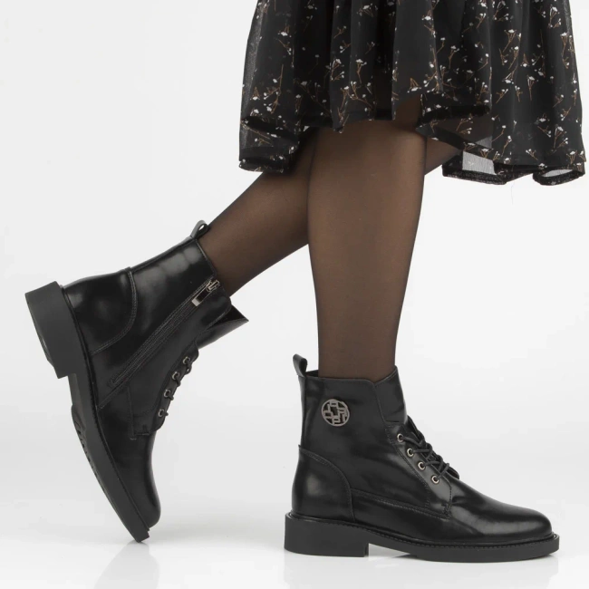 Leather ankle boots Filippo DBT6501/25 BK black