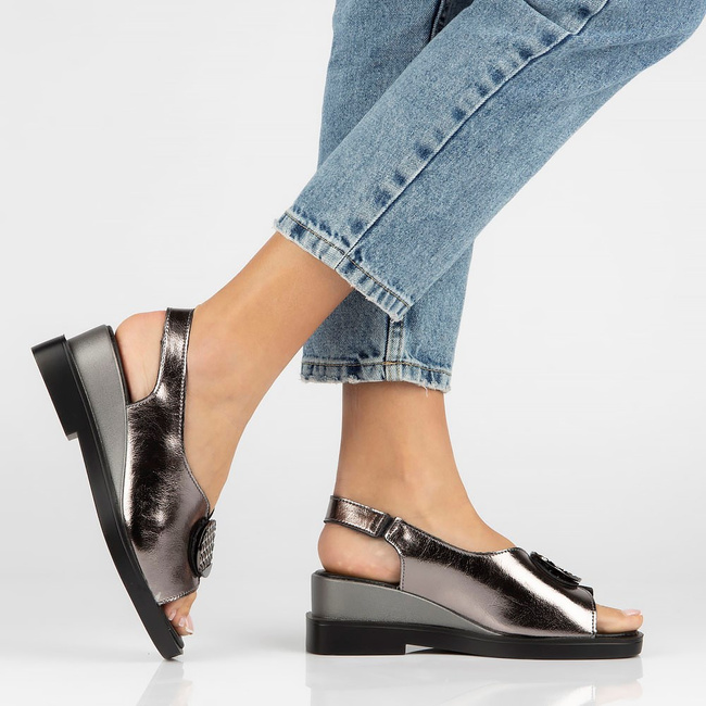 Skórzane sandały na koturnie Filippo DS4469/23 GN gunmetal