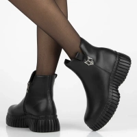 Skórzane botki na platformie Filippo DBT7274/25 BK czarne