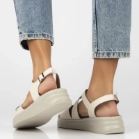 Skórzane sandały na platformie Filippo DS7043/25 BE beżowe