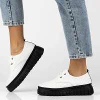 Skórzane sneakersy Filippo DP6846/25 WH BK białe