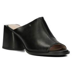 Skórzane klapki Filippo DK4446/23 BK czarne