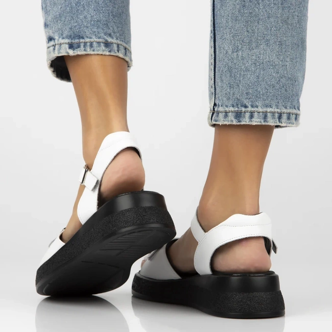 Skórzane sandały na platformie Filippo DS6755/25 WH białe