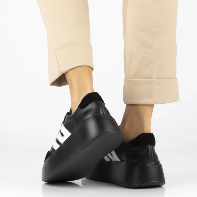 Skórzane sneakersy Filippo DP7289/25 BK czarne