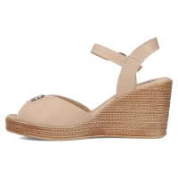 Skórzane sandały na koturnie Filippo DS6026/24 BE beżowe