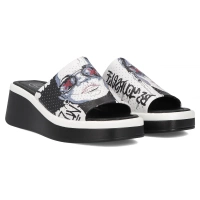 Skórzane klapki Filippo DK6820/25 WH białe