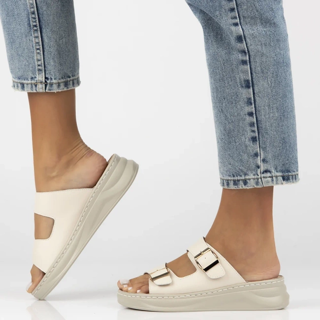 Leather flip-flops Filippo DK7044/25 BE beige