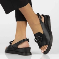 Skórzane sandały na platformie Filippo DS6069/25 BK czarne