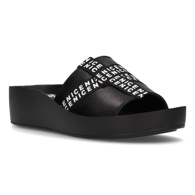 Skórzane klapki Filippo DK2061/21 BK czarne