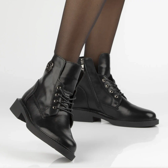 Leather ankle boots Filippo DBT6501/25 BK black