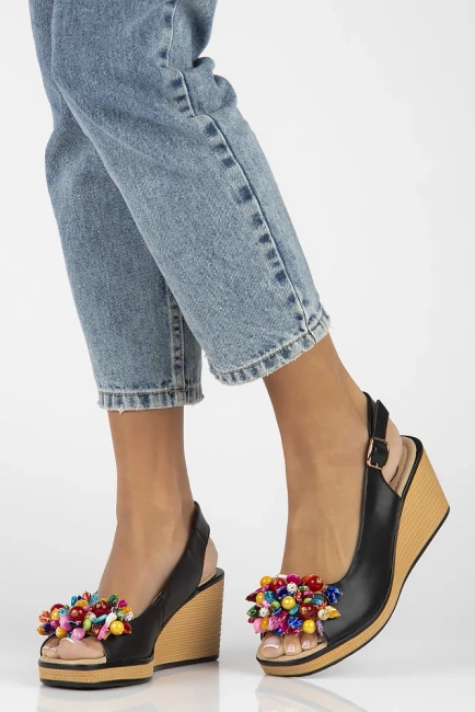 Skórzane sandały na koturnie Filippo DS6021/25 BK czarne