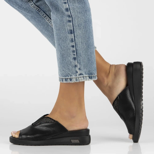 Leather flip-flops Filippo DK6146/24 BK black