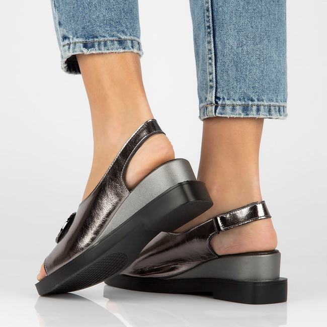 Skórzane sandały na koturnie Filippo DS4469/23 GN gunmetal