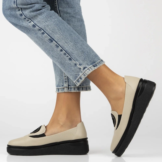 Skórzane półbuty na platformie Filippo DP6801/25 BE beżowe