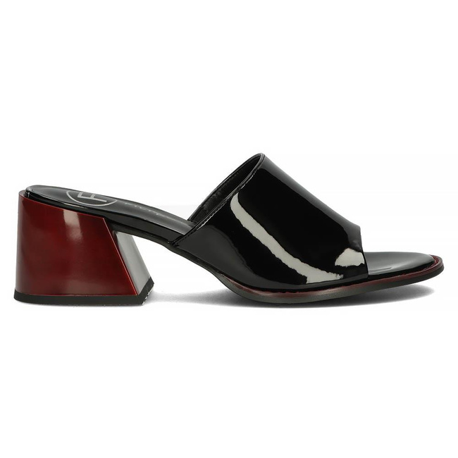 Skórzane Klapki Filippo DK3722/22 BK czarne