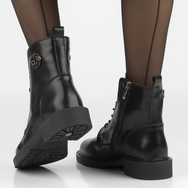 Leather ankle boots Filippo DBT6501/25 BK black