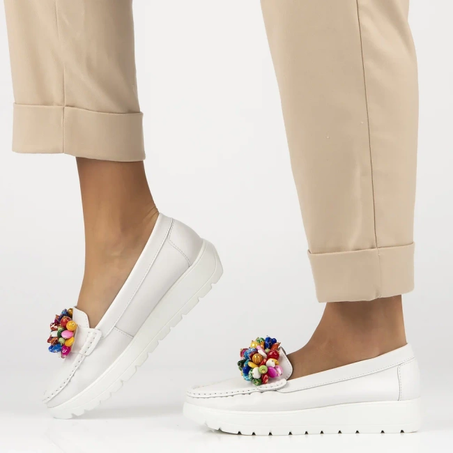 Skórzane mokasyny Filippo DP6828/25 WH białe