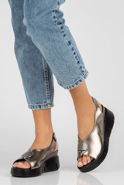 Skórzane sandały na koturnie Filippo DS4457/23 GN gunmetal