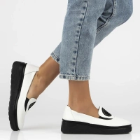 Skórzane półbuty na platformie Filippo DP6801/25 WH białe