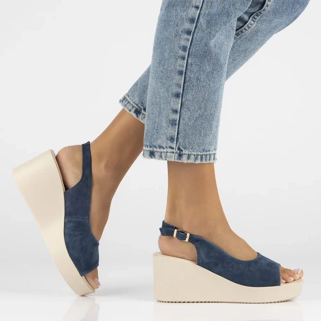 Skórzane sandały na koturnie Filippo DS6204/24 BL