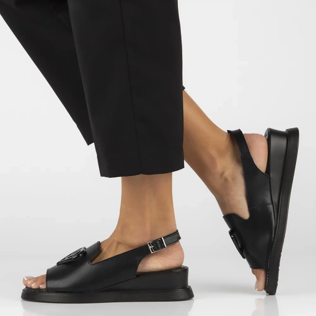 Skórzane sandały na platformie Filippo DS6069/25 BK czarne
