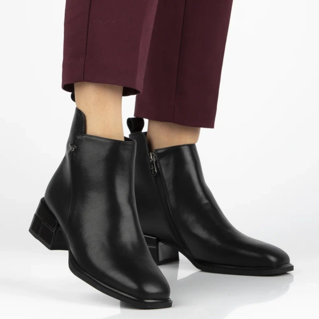 Leather ankle boots Filippo DBT7200/25 BK black