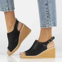 Skórzane sandały na koturnie Filippo DS6053/24 BK czarne