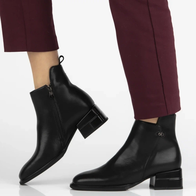 Leather ankle boots Filippo DBT7200/25 BK black
