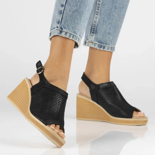 Skórzane sandały na koturnie Filippo DS6053/24 BK czarne