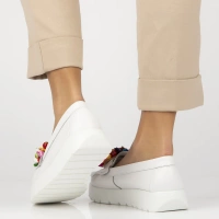 Skórzane mokasyny Filippo DP6828/25 WH białe