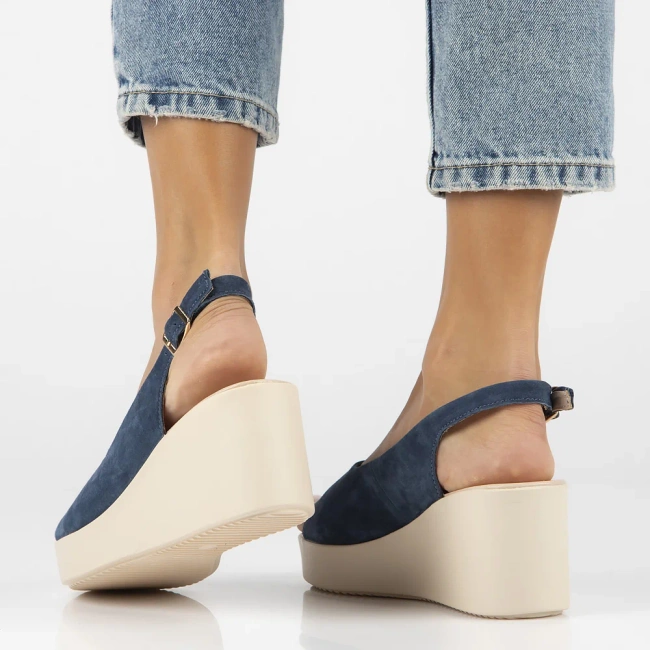 Skórzane sandały na koturnie Filippo DS6204/24 BL