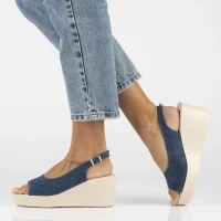 Skórzane sandały na koturnie Filippo DS6204/24 BL