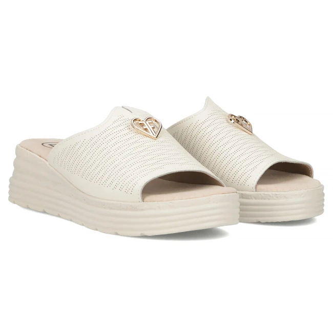 Skórzane klapki Filippo DK6710/25 BE beżowe