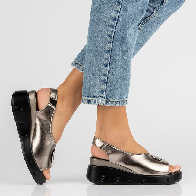 Skórzane sandały na koturnie Filippo DS4457/23 GN gunmetal