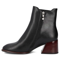Leather ankle boots Filippo DBT7472/25 BK black