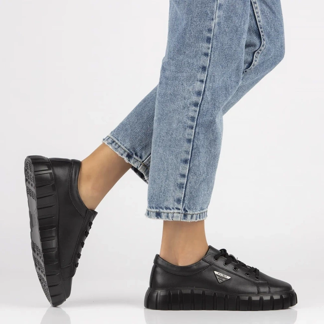 Leather sneakers Filippo DP4670/24 BK black